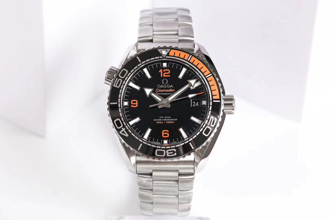 PLANET OCEAN 43.5MM SS VSF 1:1 BEST EDITION BLACK/ORANGE BEZEL BLACK DIAL ON SS BRACELET A8900 (BLACK BALANCE WHEEL)